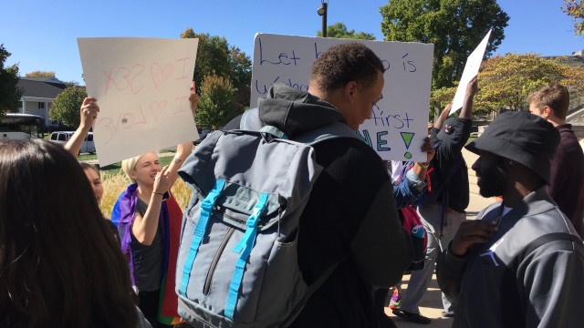 Butler students gathered in front of Atherton Union Wednesday afternoon to spread love speech after Campus Ministry USA members arrived around noon. Photo by Tyler Springer