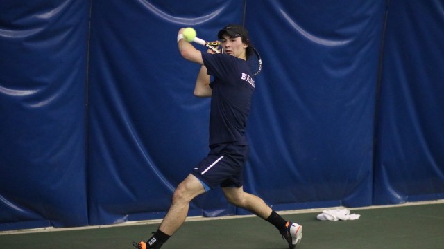 Men’s tennis splits pair over weekend