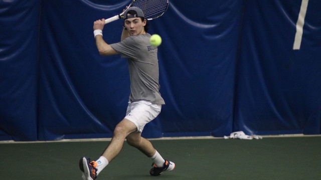 Men’s tennis shows mixed results on Saturday matches