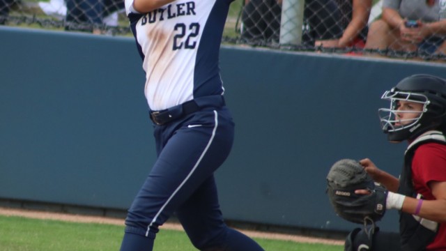 Softball splits first two games at Carolina Classic