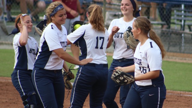 Softball splits games at Plainsman Invite