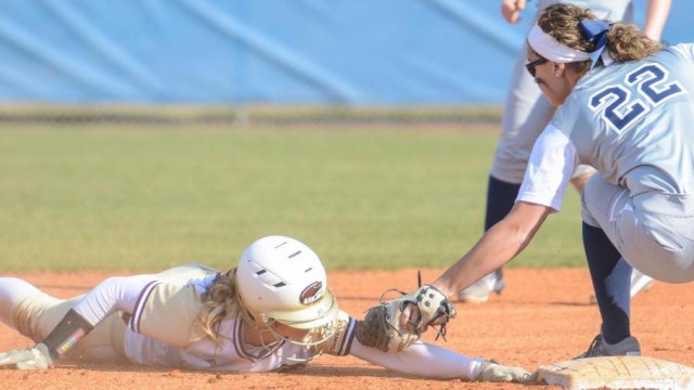 Softball wins last two games at Carolina Classic