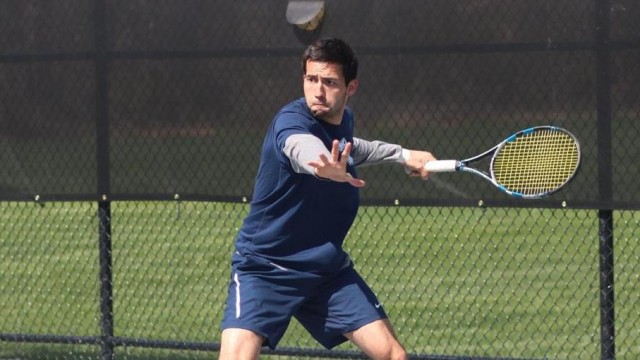 Men’s tennis sweeps first outdoor match of season