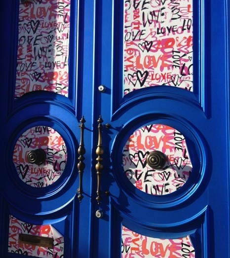 On of the many decorated entrances of shops in LA.