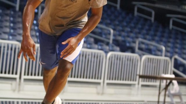 Men’s basketball’s player changes schools, changes number