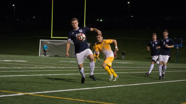 Men’s soccer finishes regular season on top, earns bye in tourney