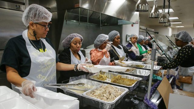 Mozel Sanders Foundation to provide free Thanksgiving dinner at Butler