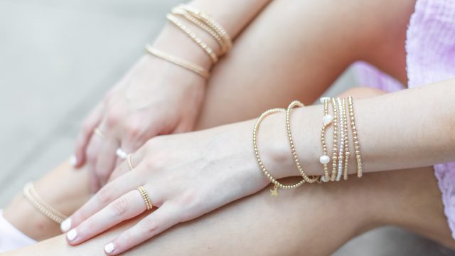 Sophomore starts jewelry business to benefit car crash victims