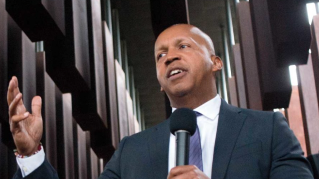 Butler welcomes lawyer and human rights advocate Bryan Stevenson to Clowes Memorial Hall for guided discussion