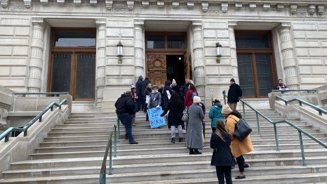 Supreme Court case threatens Roe v. Wade