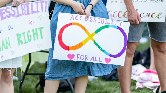 Bulldogs for Universal Design holds rally on mall