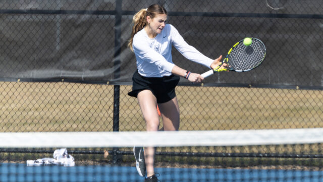 Women’s tennis falls 5-2 to DePaul