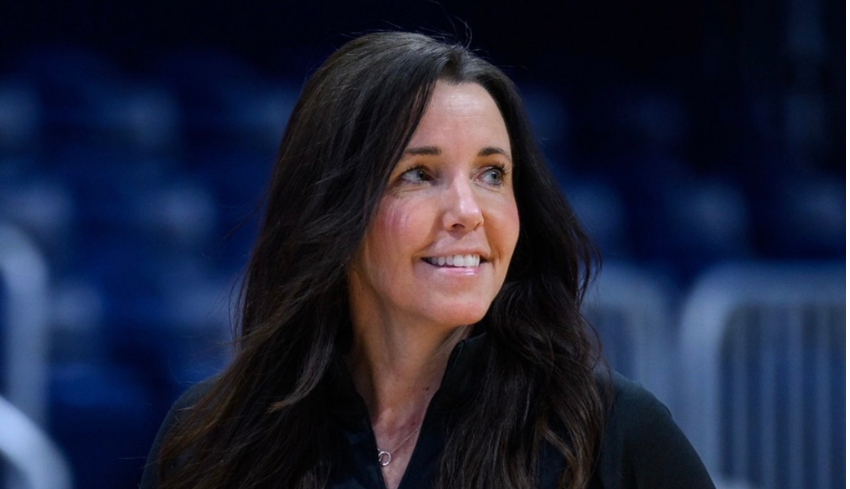 Women’s basketball formally welcomes new head coach