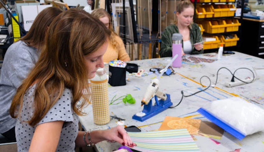 Bulldog Art Club: Together to create